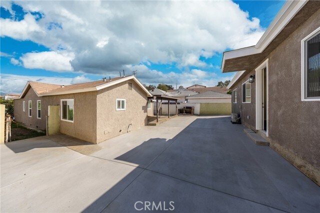 Building Photo - 607 S Sefton Ave