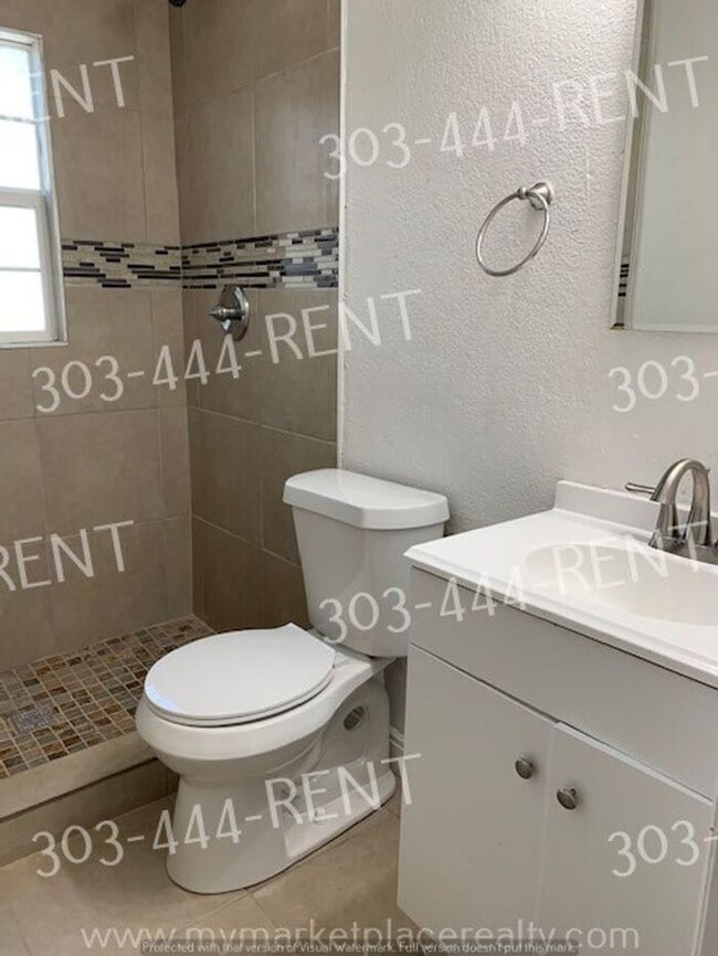 Building Photo - 3 bedroom & 1 bathroom beautiful home! Ready to see now!