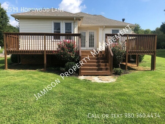 Building Photo - 2511 Hopewood Ln