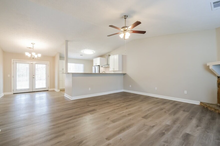 Building Photo - 5175 Sugar Crest Dr