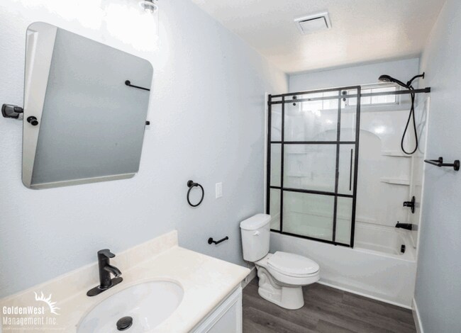 Building Photo - Stunning 3Bdm 2.5Ba Two Story Home in Moun...