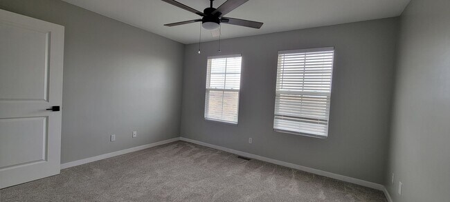 Building Photo - 3 bedroom/2.5 bath home