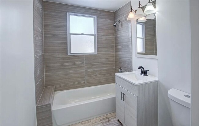 Building Photo - 1308 W 87th St