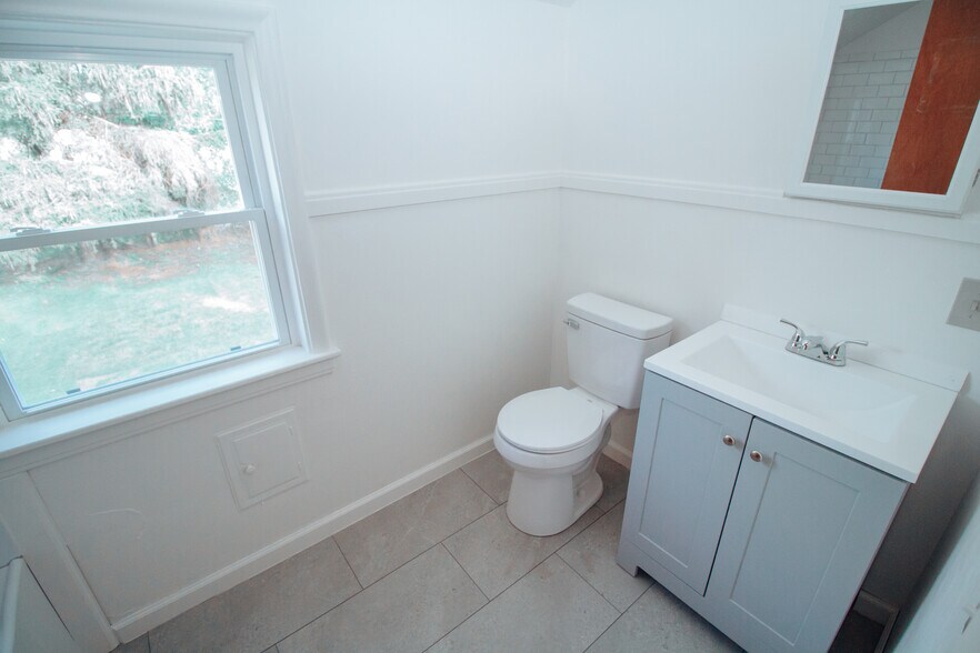 Building Photo - 3518 Almeda Dr