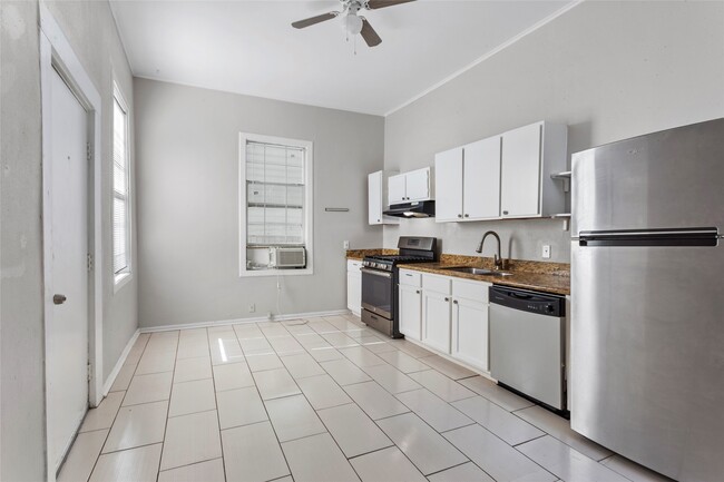 Building Photo - 511 9th St