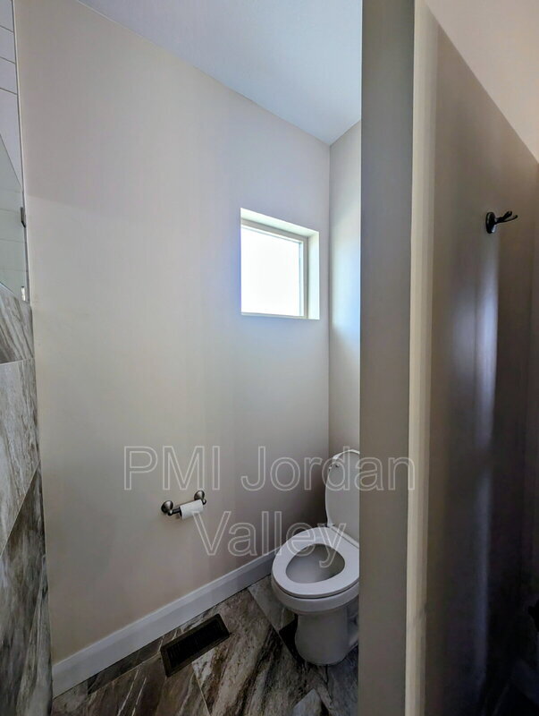 Building Photo - 408 RIGDON St