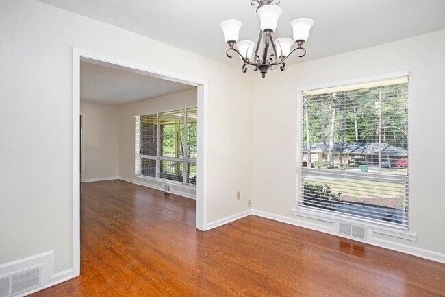 Building Photo - 2837 Hermosa Dr