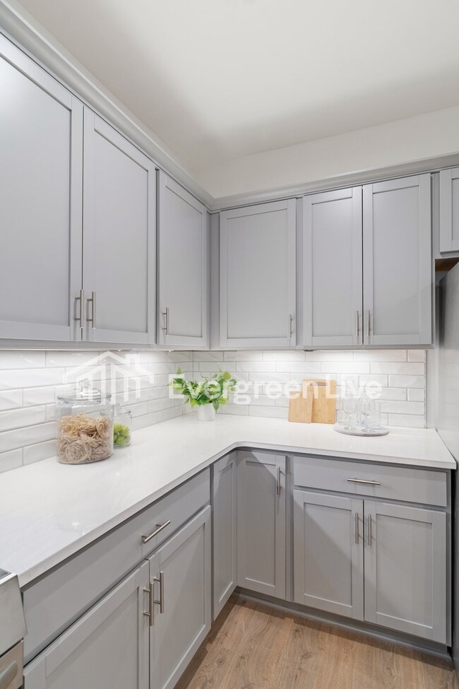 Building Photo - 129 Leggo Ave