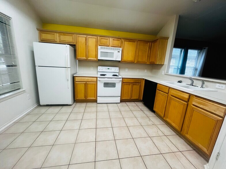 Building Photo - 5508 Lilywood Ln