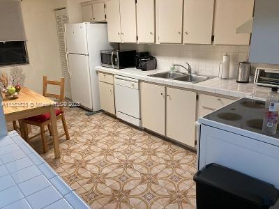 Building Photo - 9124 Collins Ave