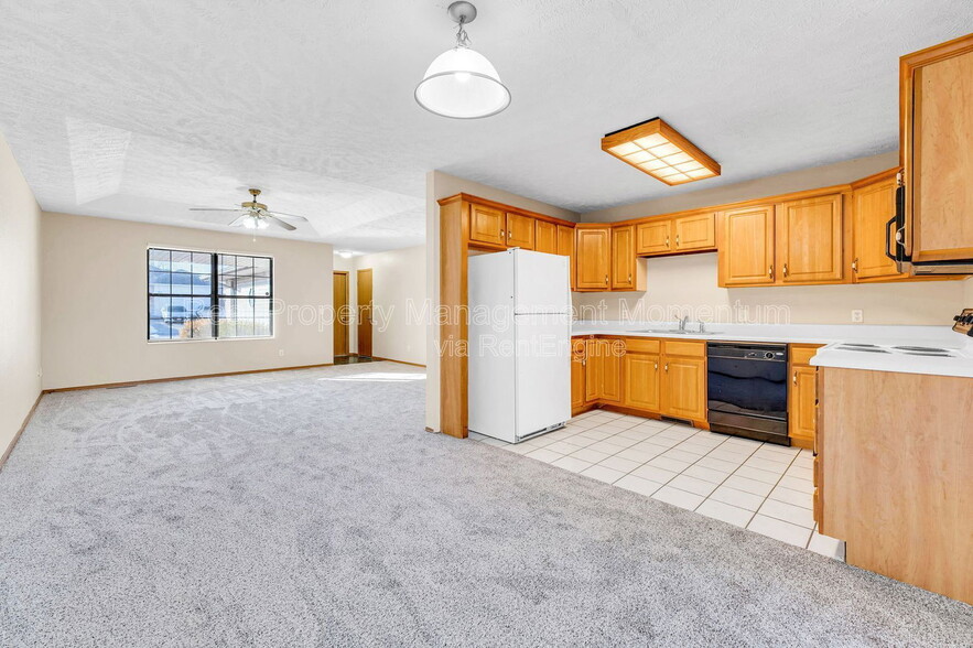 Building Photo - 3348 S Doris Ct