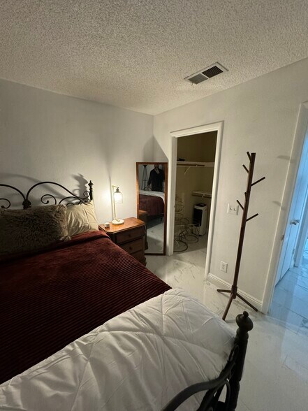 Building Photo - 6604 Dry Breeze Ct