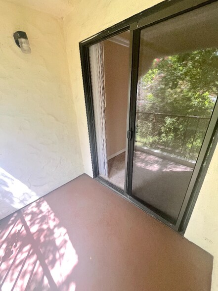 Building Photo - 248 W Avenida Palizada