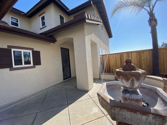 Building Photo - Great 5 Bd/3Bth in the San Marcos Santa Fe...
