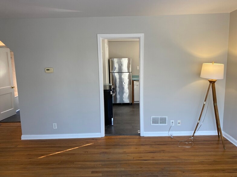 Building Photo - 5626 Leumas Rd