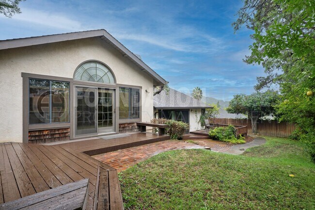 Building Photo - 27 Partridge Dr