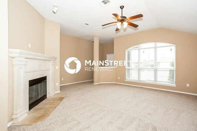 Building Photo - 4 Bedroom Pet-Friendly Home in Norman, OK with Main Street Renewal