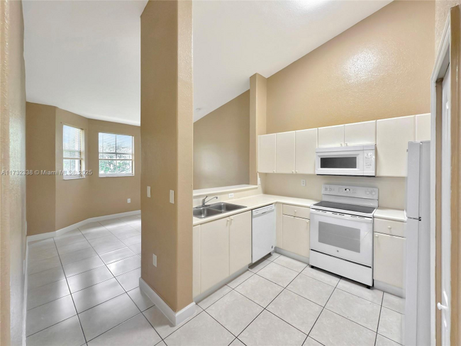 Building Photo - 1666 SE 27th Ct