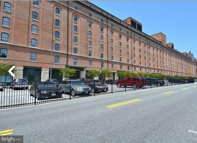 Building Photo - 111 E Cross St