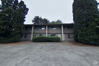 Building Photo - 2 Bedroom 4-Plex ~ South Corvallis ~ Small...