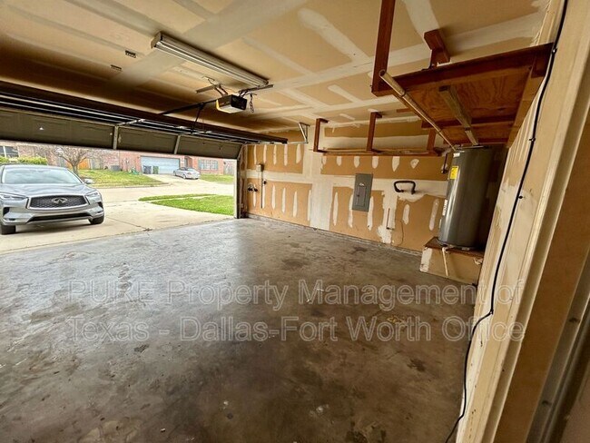 Building Photo - 2303 Bantry Ln