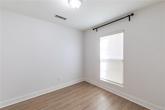 Building Photo - 10736 Bloomfield St