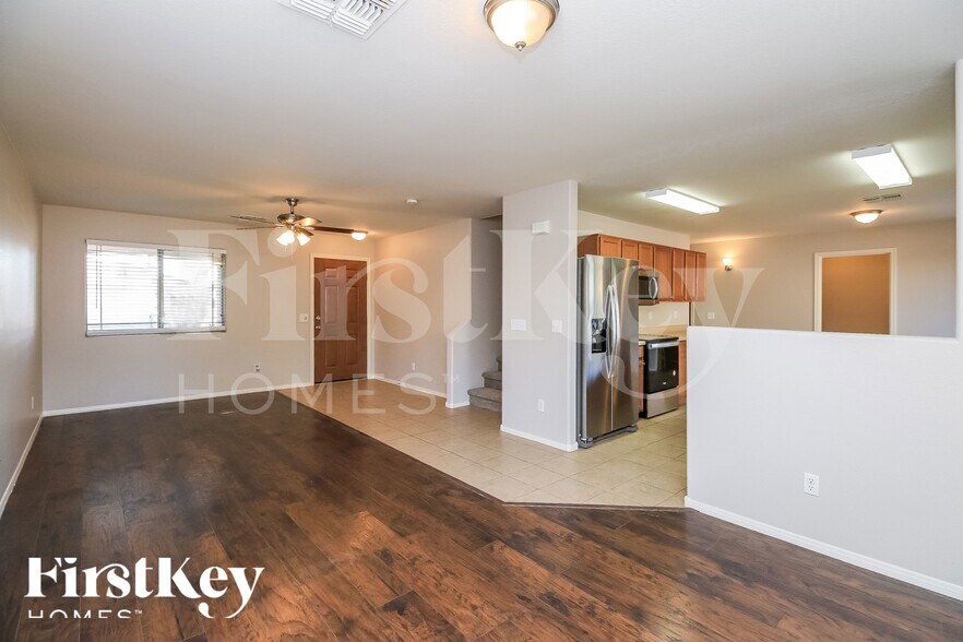 Building Photo - 1858 E Omega Dr