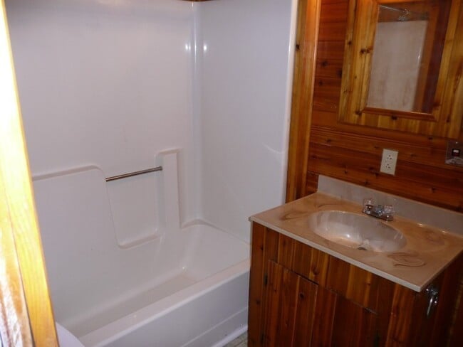 Building Photo - 324 Highland Ave