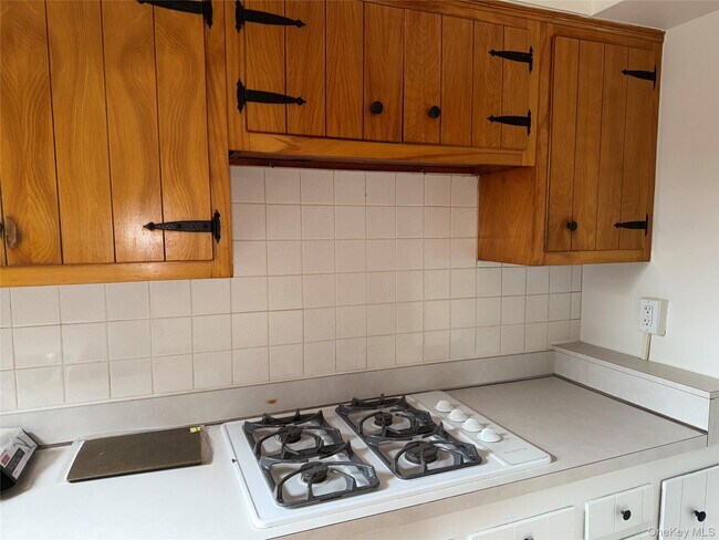 Building Photo - 27 Bon Aire Cir