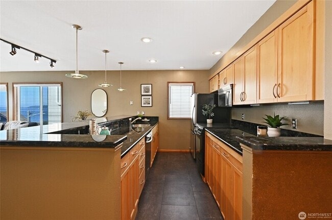 Building Photo - 4226 Beach Dr SW