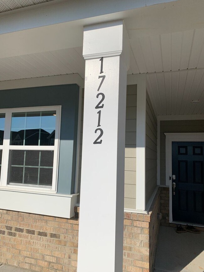 Building Photo - Resort life for your family in the Palisades!