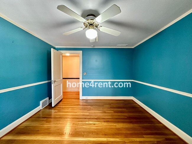 Building Photo - Charming Dutch Colonial in Brookside w/ an Updated Kitchen, Wood Floors, Fenced Yard and a Finish...