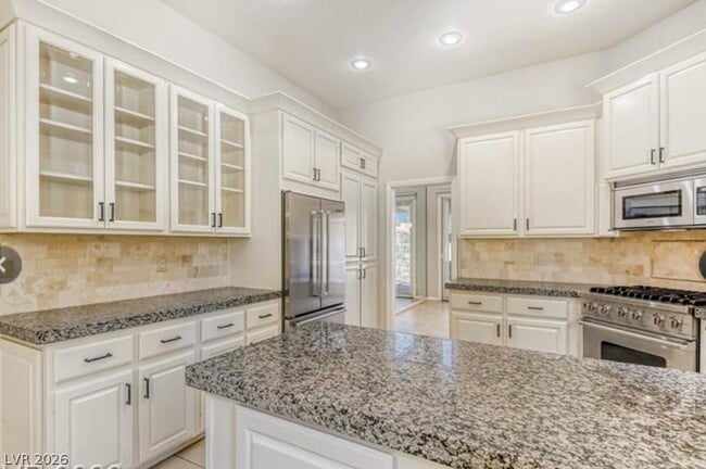 Building Photo - 8243 Round Hills Cir