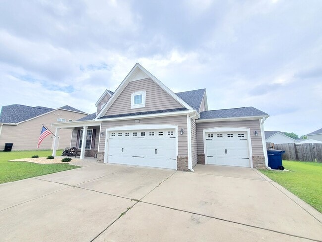 Building Photo - Gorgeous Home In Turnberry Subdivision