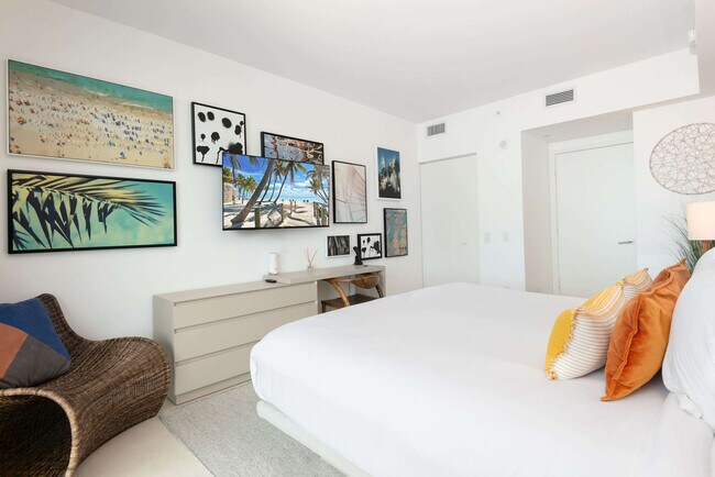 Building Photo - 4111 S Ocean Dr