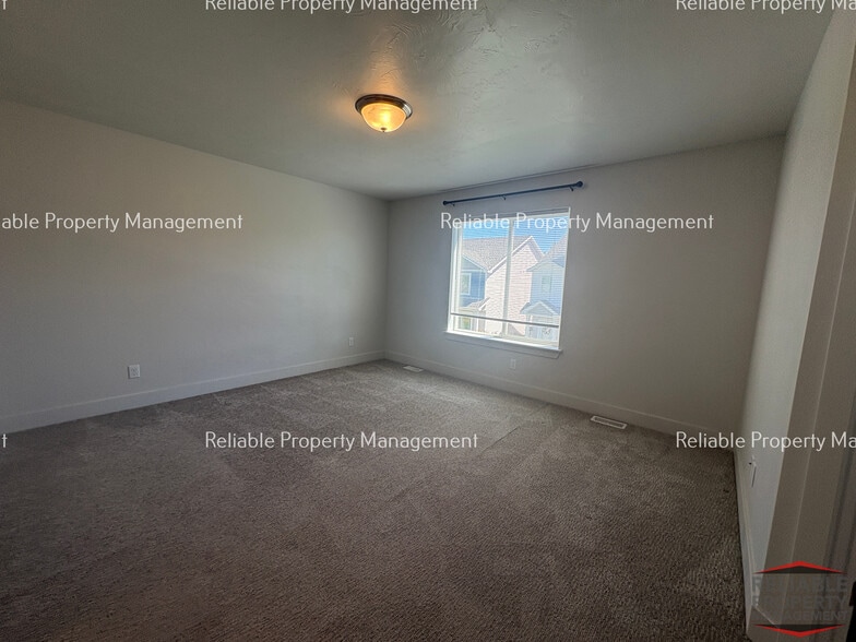Building Photo - 144 S Emery Ln