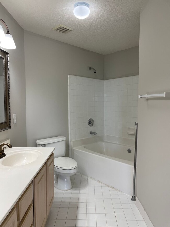 Building Photo - 2BR Waterfront Condo in Davidson. Enjoy Beautiful Year Round Lake Views!