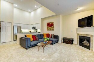 Building Photo - 16125 Juanita Woodinville Way NE