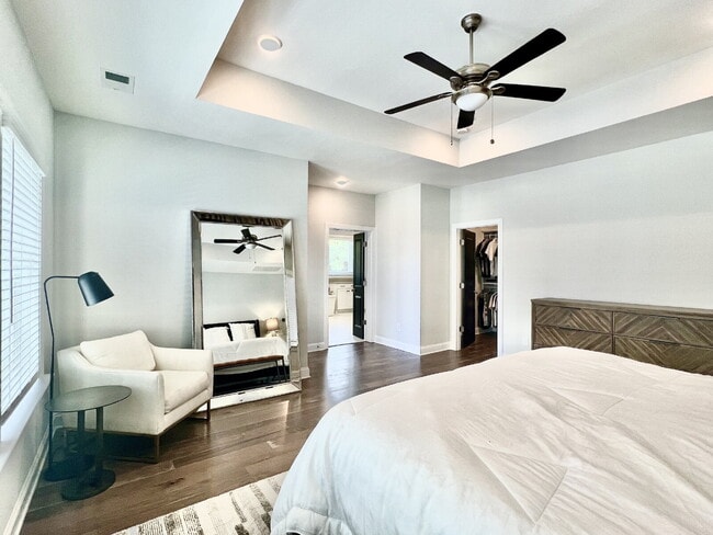 Building Photo - LUXURY TOWNHOME near Southend
