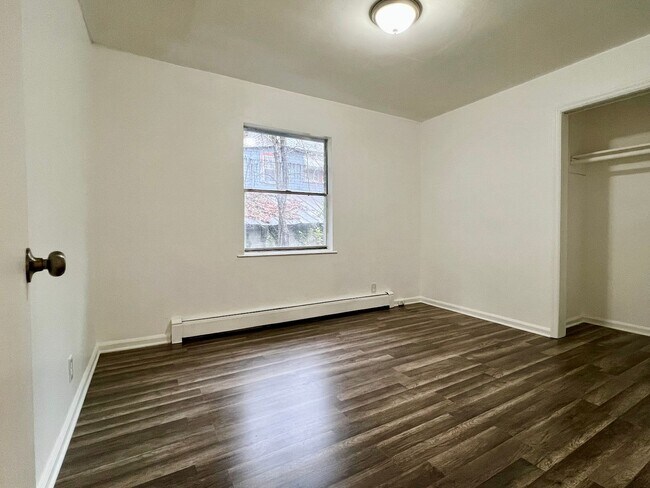 Building Photo - 309 Ross St NE