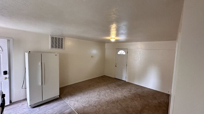 Building Photo - Cozy 2-Bedroom Retreat, Perfect for Mounta...