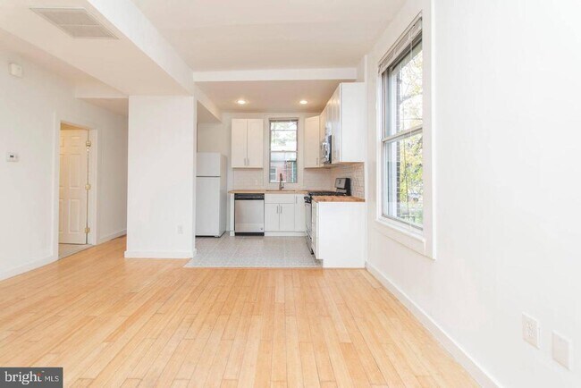 Building Photo - 4813 Chester Ave
