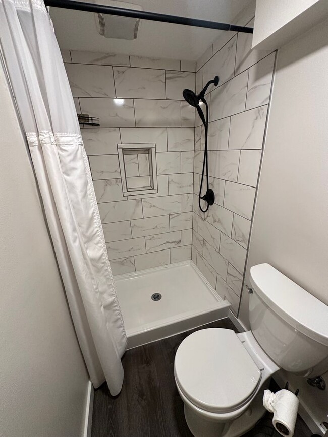 Building Photo - GET $500 OFF THE FIRST MONTHS RENT!!!