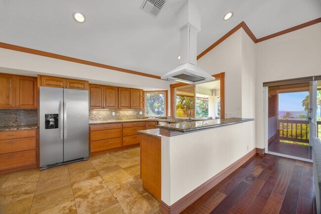 Building Photo - Launiupoko Long-Term Rental – Panoramic Views & Central A/C