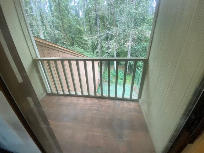 Building Photo - 1730 Beechwood Cir N