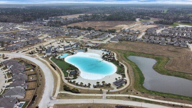 Building Photo - 15819 Kinlough Dr