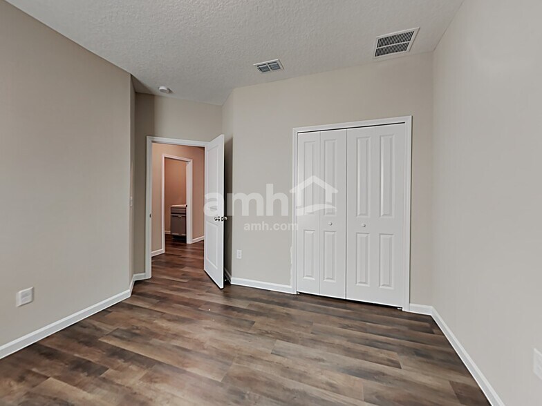 Building Photo - 163 Spruce Point