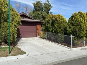 Building Photo - <b>Three Bedroom Home minutes from UNR<br><br>