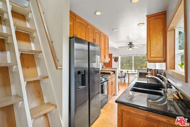Building Photo - 21549 Summit Trail
