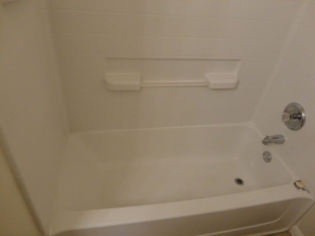 Building Photo - Nice 4 bedroom house close to down town!